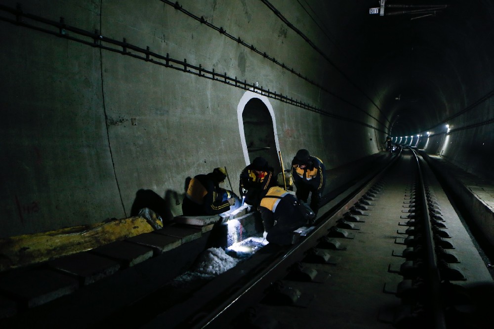 兴和铁路运营隧道病害现状